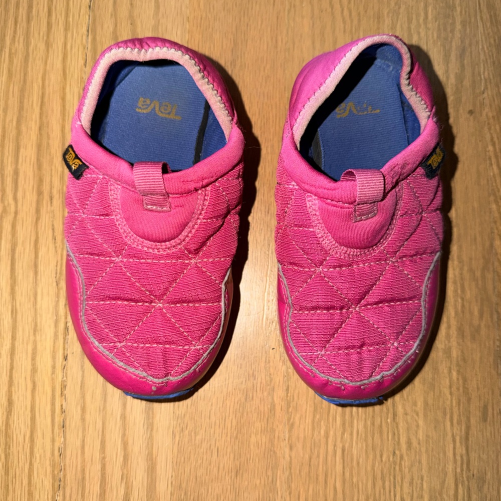 Teva ReEmber Fuchsia Quilted Slides